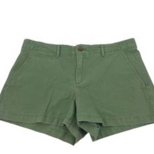 These are gap summer shorts in green, they are in the size 04.